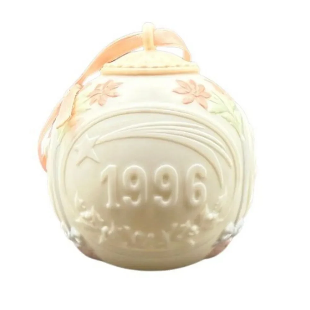 Lladró 1996 Annual Christmas Ball Porcelain Ornament .